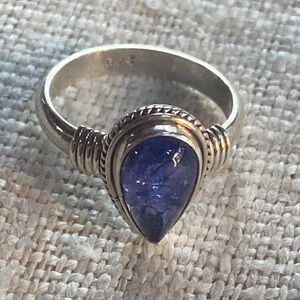Tanzanite and Sterling Silver Ring🌺 Size 6